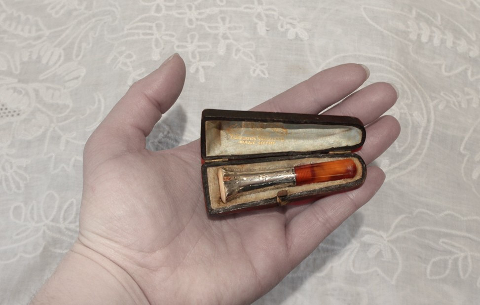 Silver, Pipe Clay And Amber Cigarette Lighter In Original Late 19th Century Leather Case-photo-3