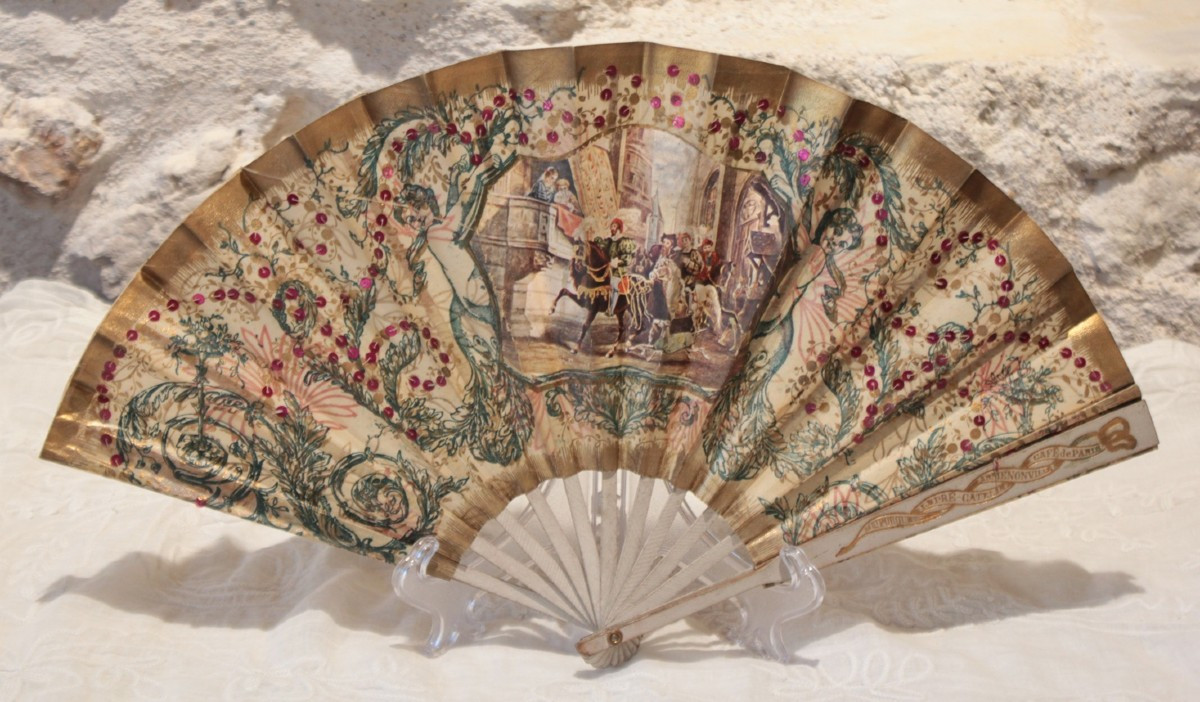 Éventail en papier enduit et sequins rouges, café de Paris Armenonville, vers 1900