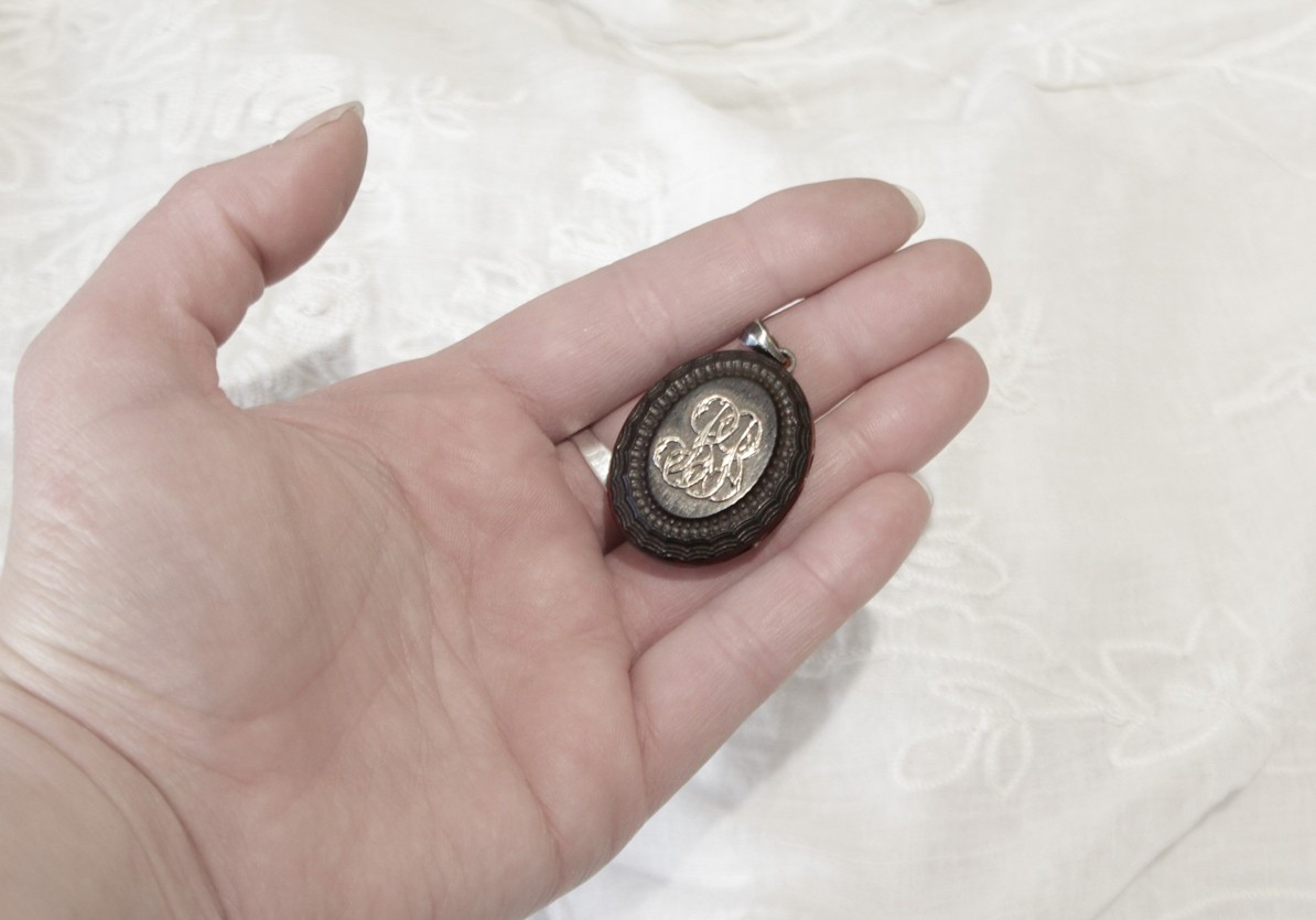 Napoleon III Double Photo Holder Medallion In Wood And Silver Initials, Late 19th Century-photo-2