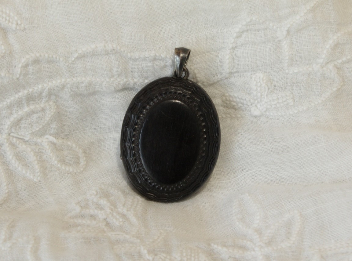 Napoleon III Double Photo Holder Medallion In Wood And Silver Initials, Late 19th Century-photo-5