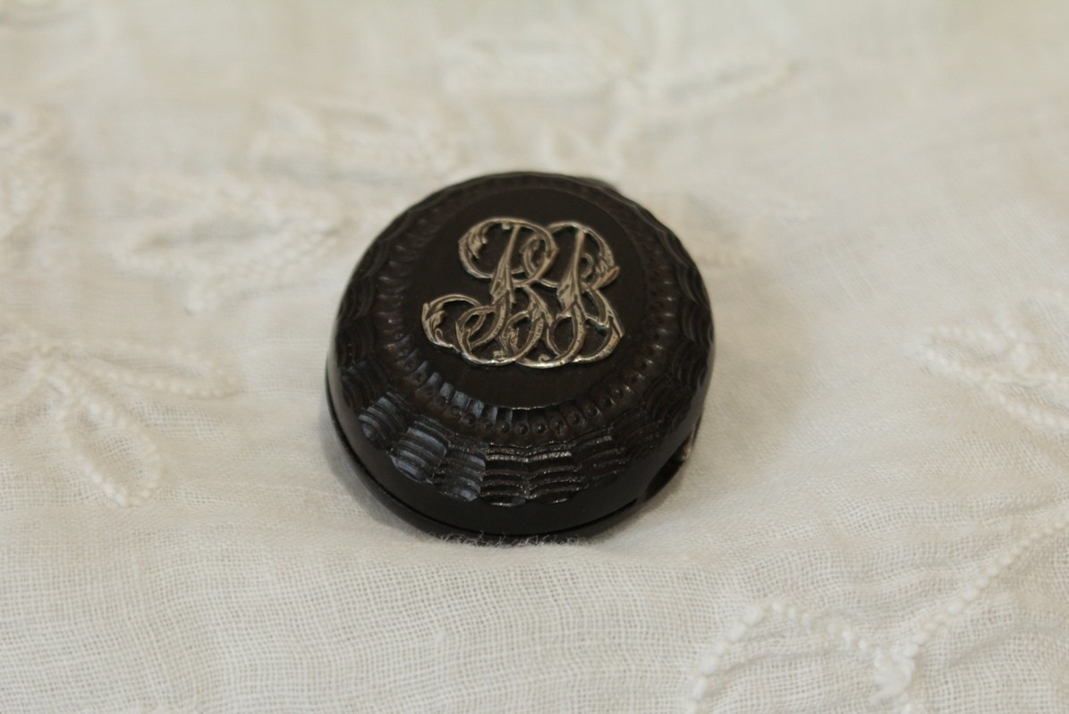 Napoleon III Double Photo Holder Medallion In Wood And Silver Initials, Late 19th Century-photo-7
