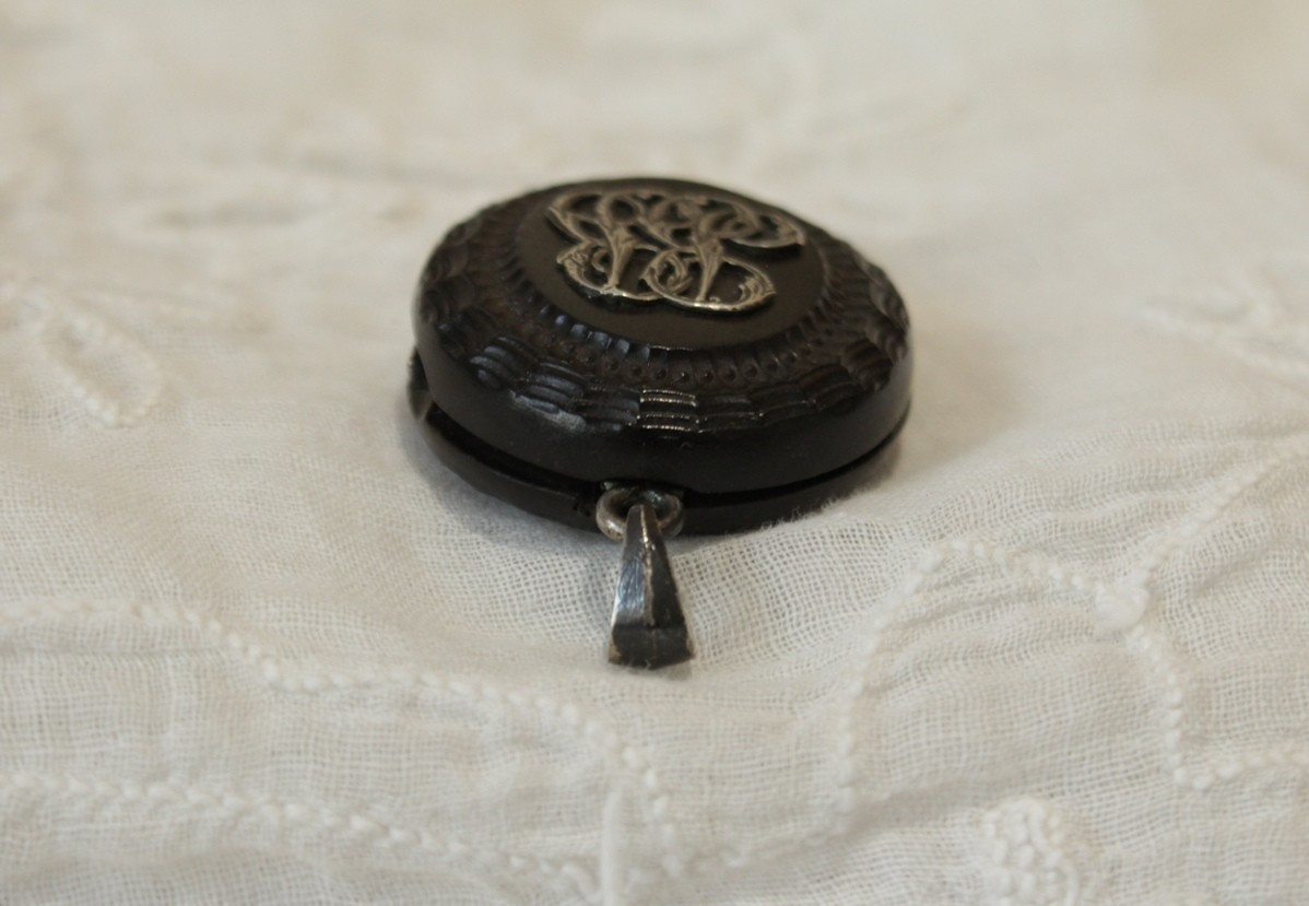 Napoleon III Double Photo Holder Medallion In Wood And Silver Initials, Late 19th Century-photo-8