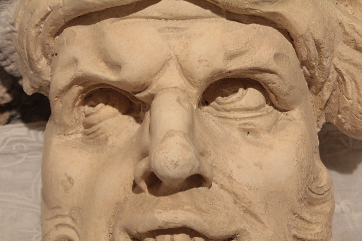 Grande sculpture en plâtre tête d'homme, dans le goût de l'Antique, 20ème siècle-photo-3
