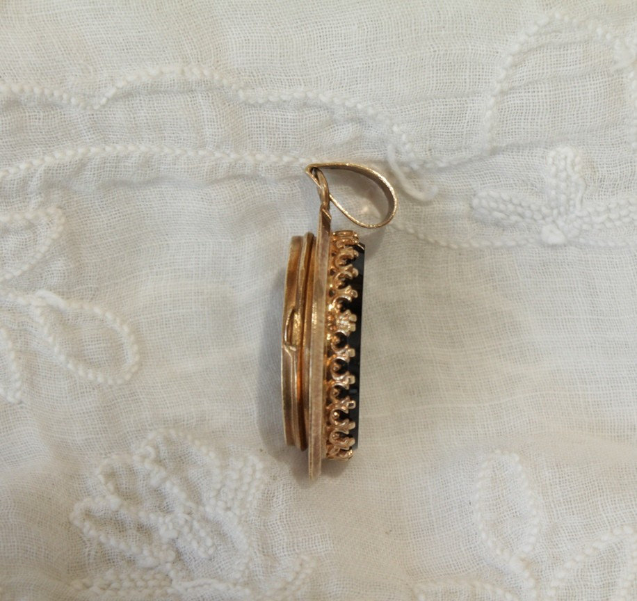 Médaillon porte photo en verre noir gravé et laiton doré Napoléon III fin 19ème siècle-photo-4