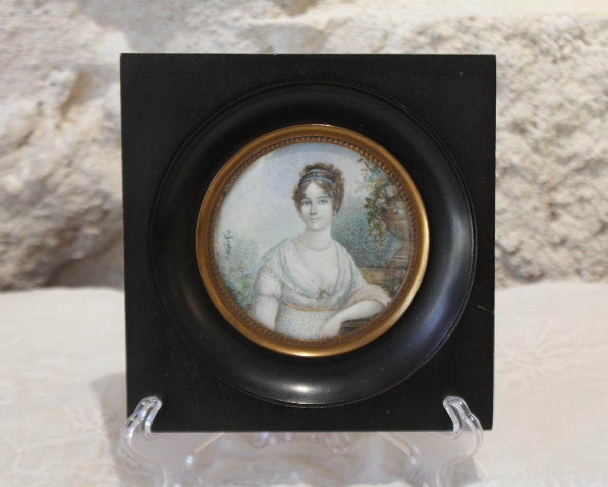 Miniature Round View Empire Style Portrait Of A Woman, 20th Century