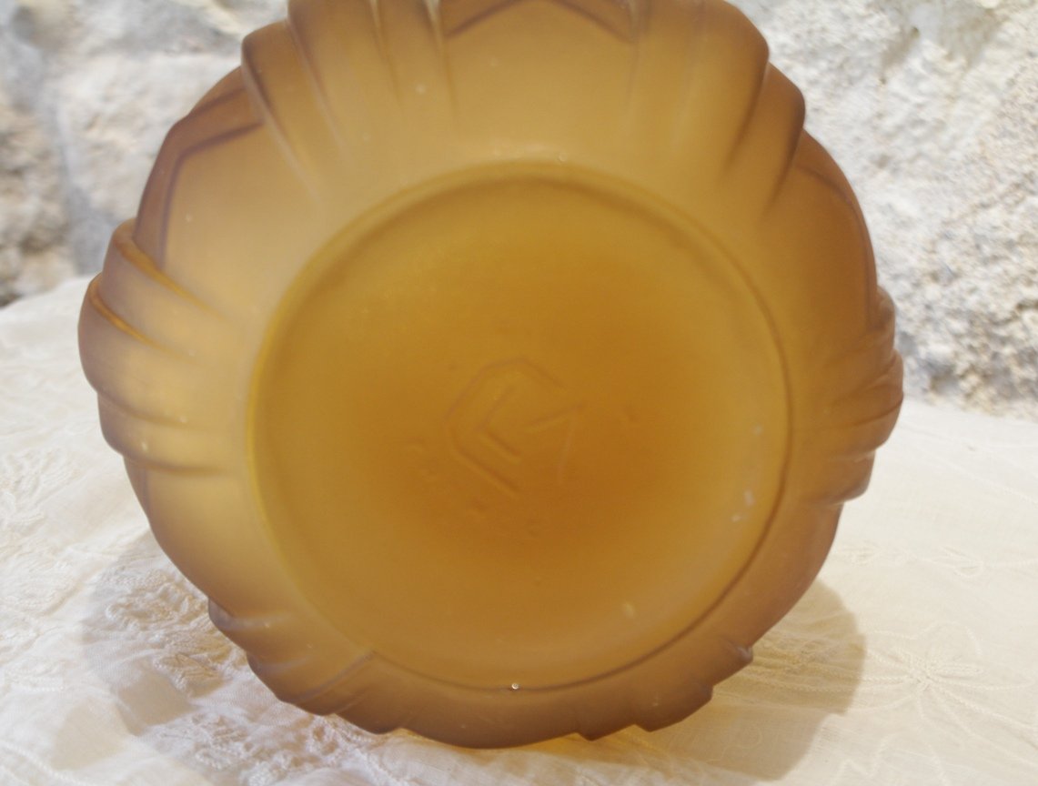 Vase boule en verre satiné moulé jaune ambré signé CLA, Art Déco, vers 1930-photo-5
