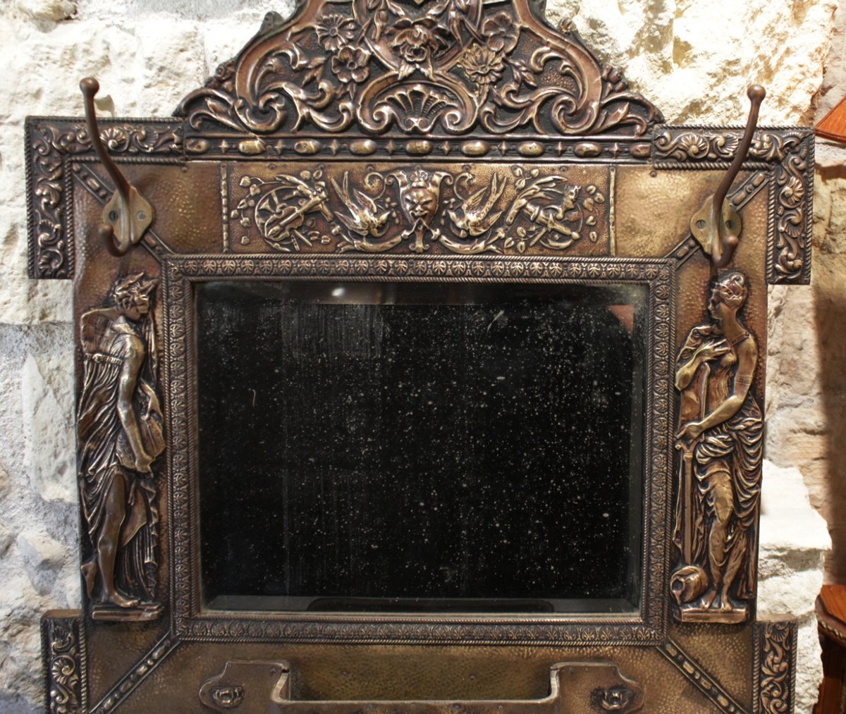 Miroir porte-manteaux en laiton repoussé décor de nymphes et rocailles fin 19ème siècle-photo-3
