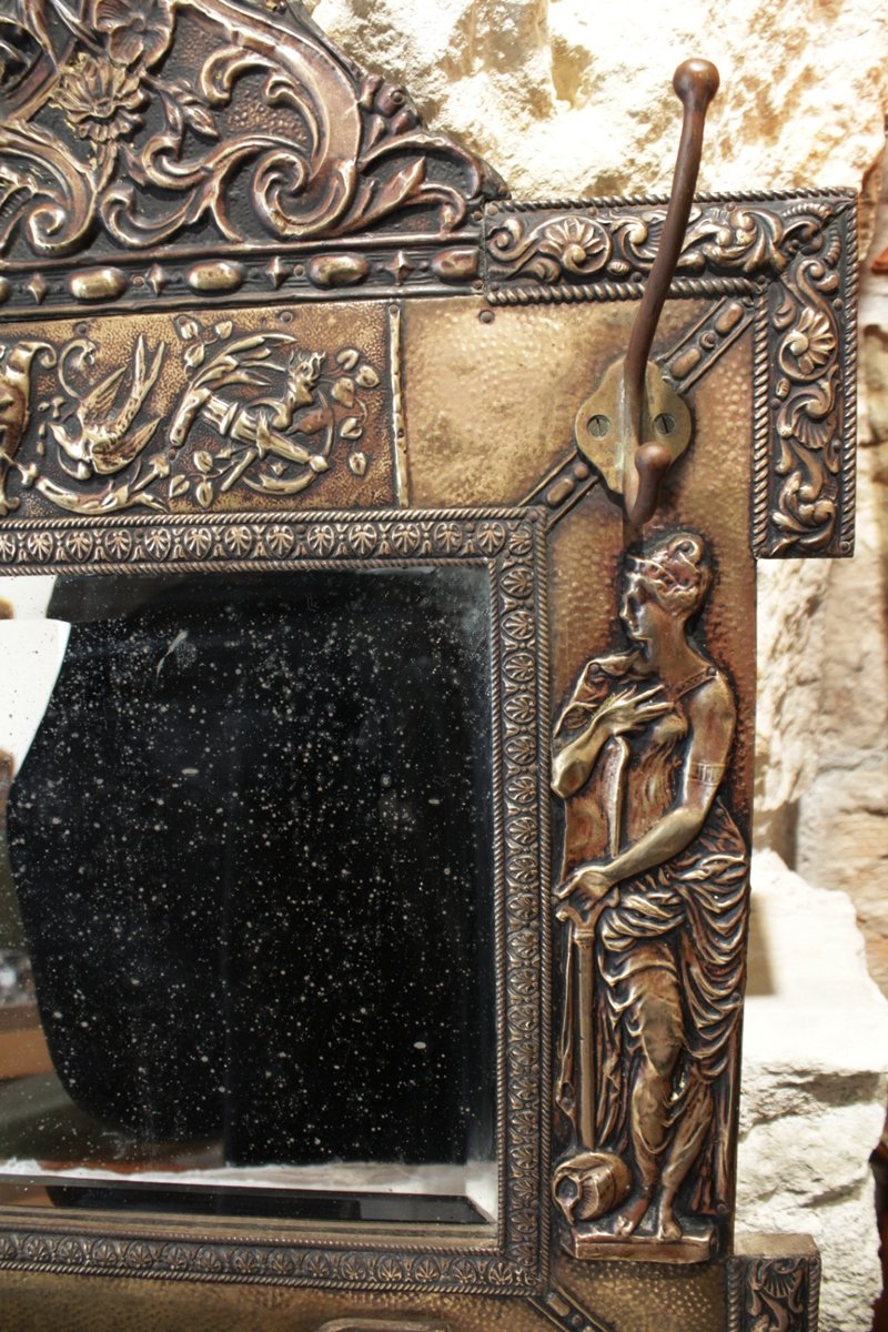 Miroir porte-manteaux en laiton repoussé décor de nymphes et rocailles fin 19ème siècle-photo-2