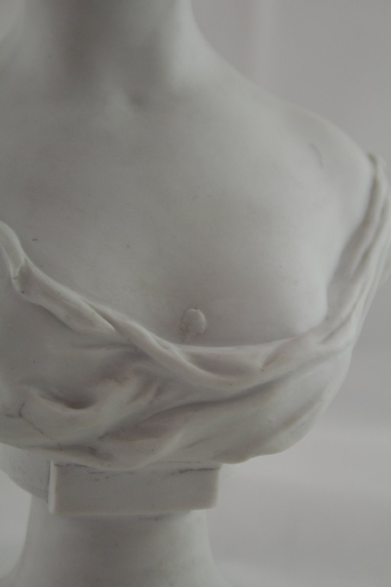 Sculpture en biscuit de porcelaine buste de jeune fille fin 19ème, début 20ème siècle-photo-3