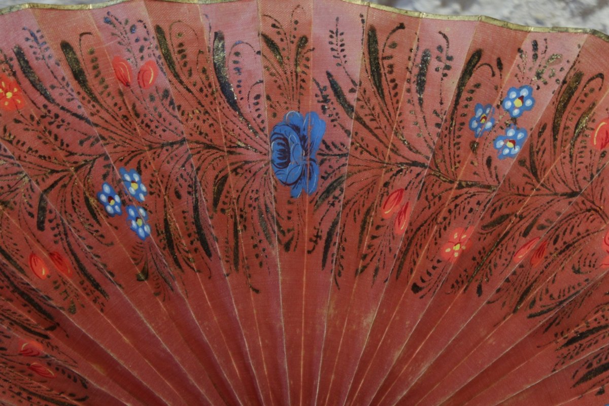 Éventail cocarde en bois peint scènes chinoises et papier de soie rose peint, fin 19ème siècle-photo-4