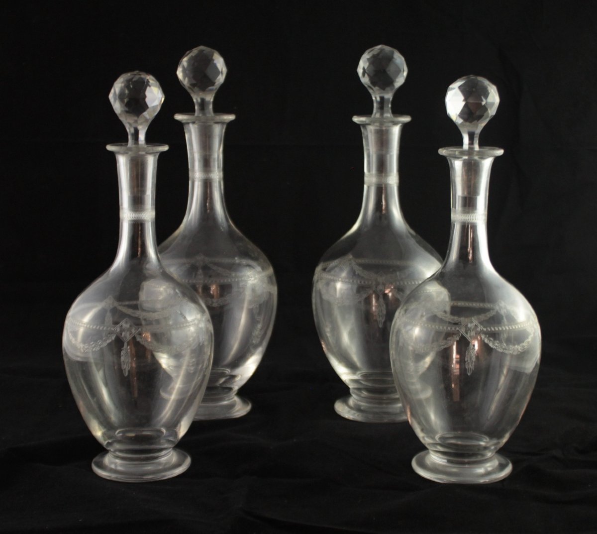 4 carafes en cristal gravé St Louis, fin 19ème, début 20ème siècle