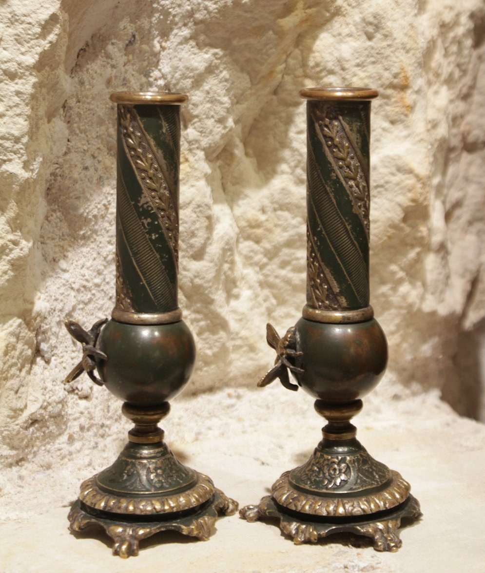 Paire de bougeoirs, ou soliflores, en métal patiné vert et abeilles, Napoléon III-photo-2