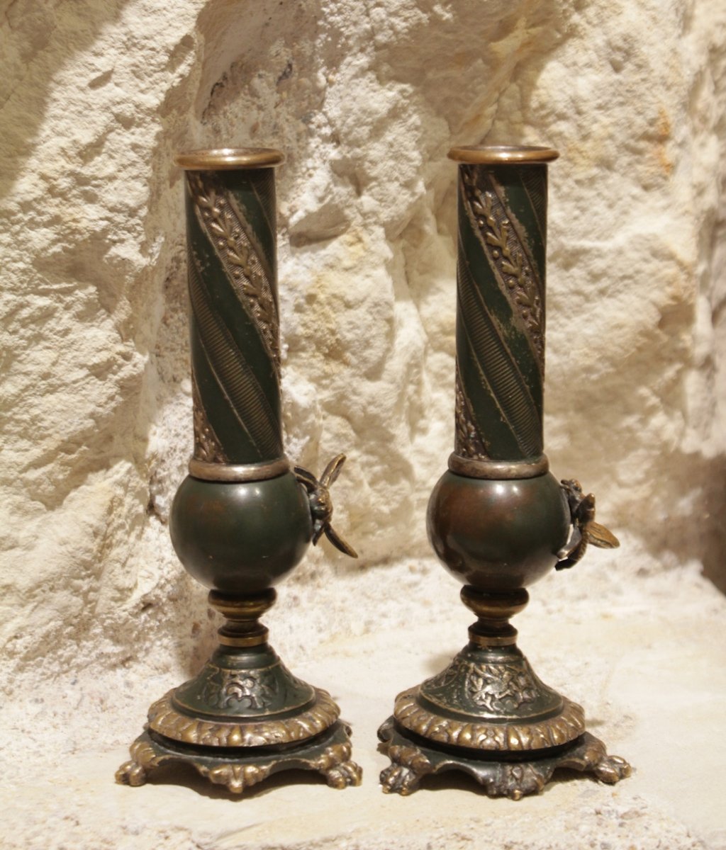 Paire de bougeoirs, ou soliflores, en métal patiné vert et abeilles, Napoléon III-photo-4