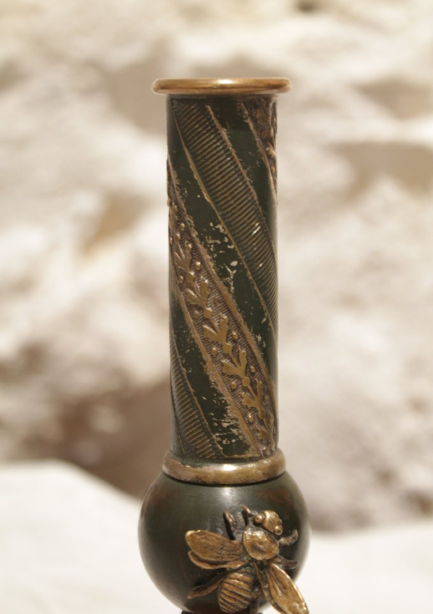 Paire de bougeoirs, ou soliflores, en métal patiné vert et abeilles, Napoléon III-photo-4