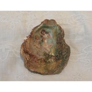 Coquillage peint 'Vénus et putto' daté 1917