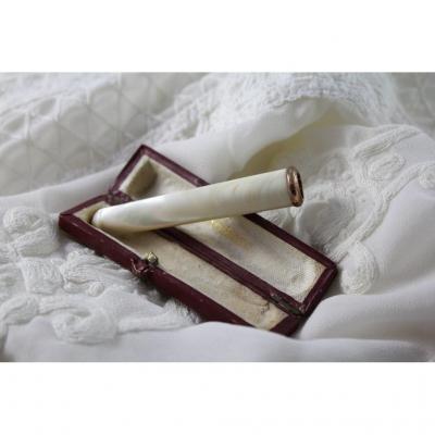 Cigarette Holder In Pearl And Vermeil Frame With Its Leather Case Early 20th Century