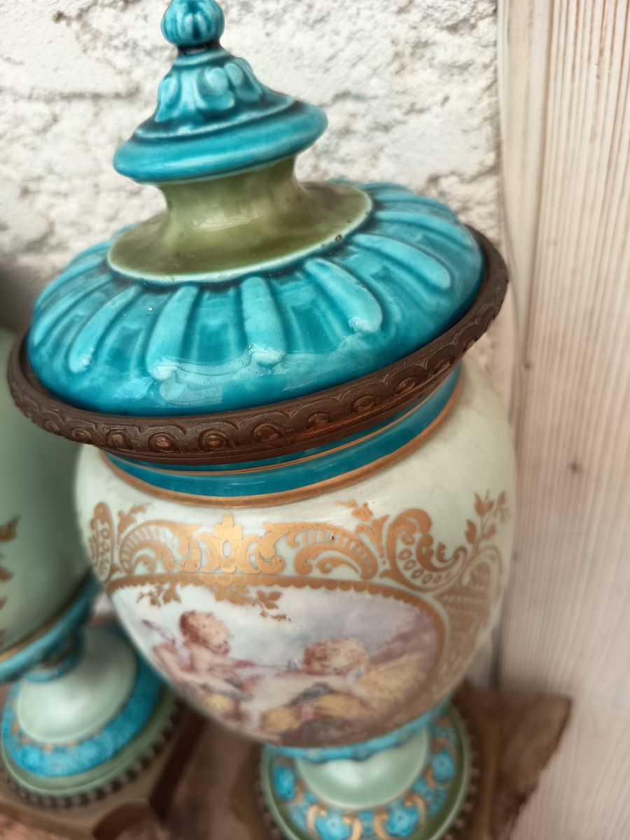 Pair Of Porcelaine Covered Jars-photo-2