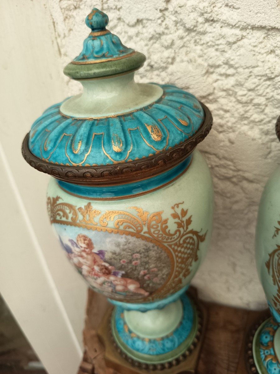 Pair Of Porcelaine Covered Jars-photo-2