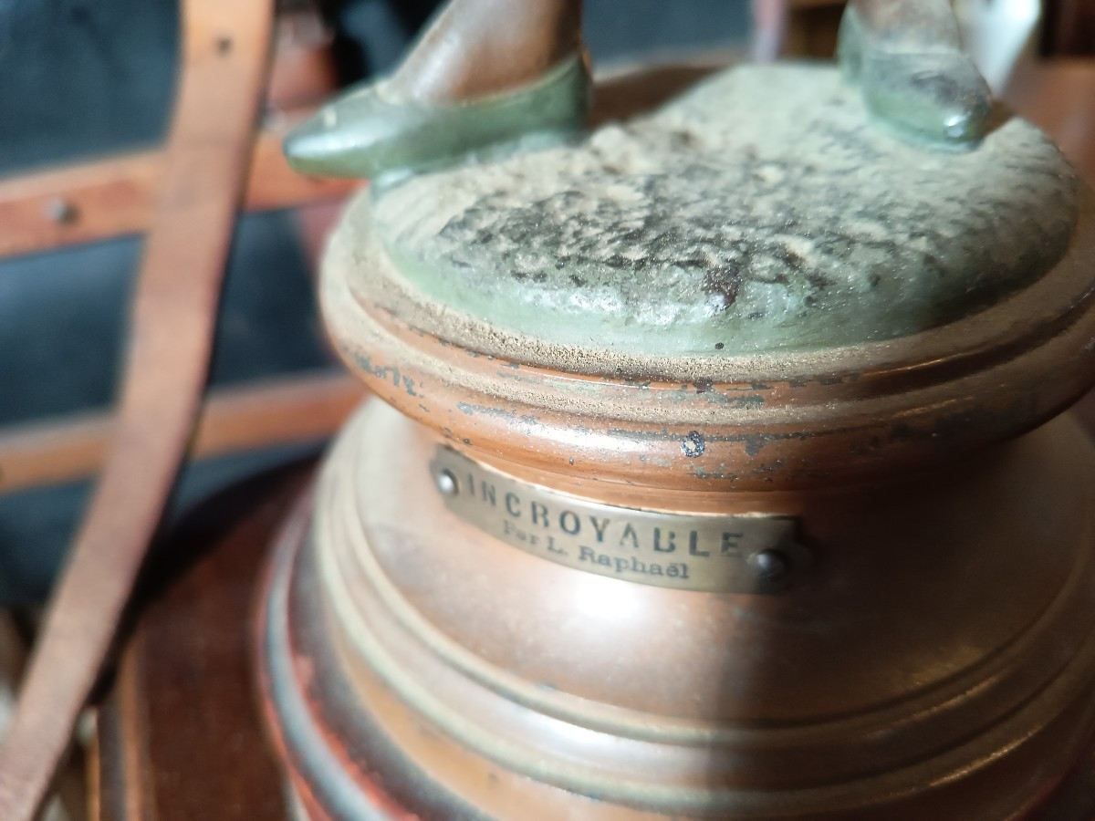 Lampe à pétrole en régule polychrome L.Raphael -photo-2