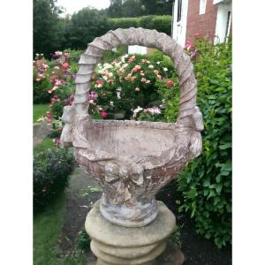 Jardinière en forme de panier tressé à nœud.