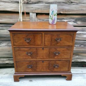 English Chippendale Chest Of Drawers 
