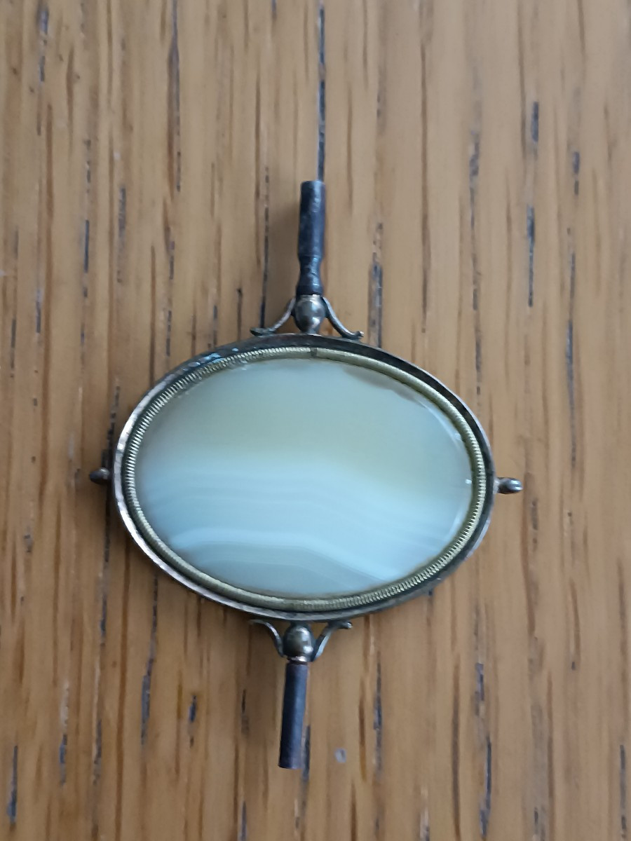 Grande clef de montre  double en agate