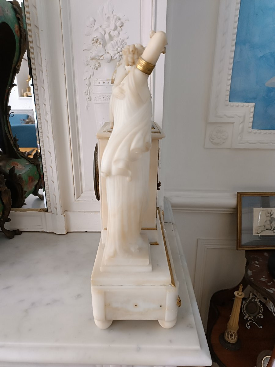 Pendule  en albâtre à sonnerie des quarts .-photo-2