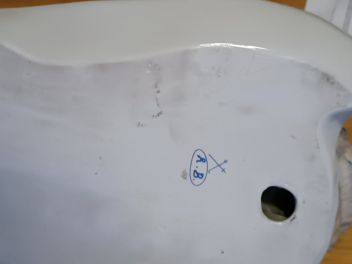 Très grand bénitier en porcelaine -photo-1