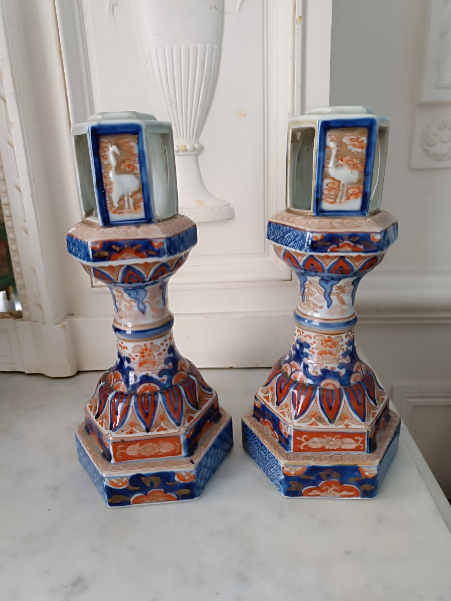 Paire de bougeoirs en porcelaine Imari
