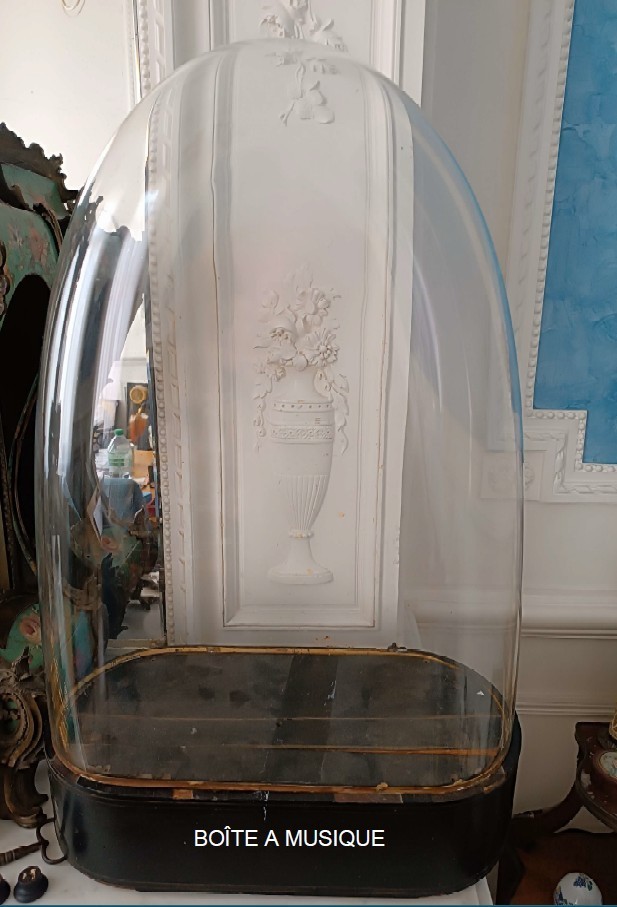 Globe With Music Box For Pendulum