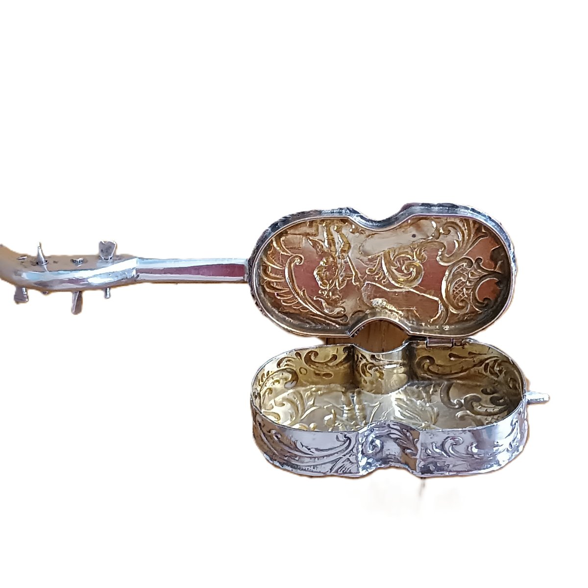 Cello-shaped Power Strip -photo-2