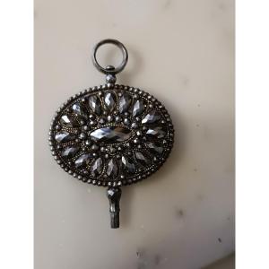 Clef de montre en acier poli 