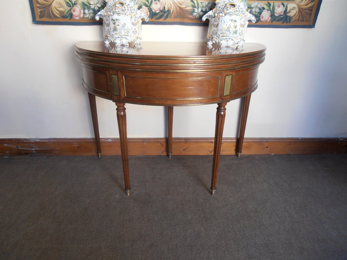 Half-moon Table