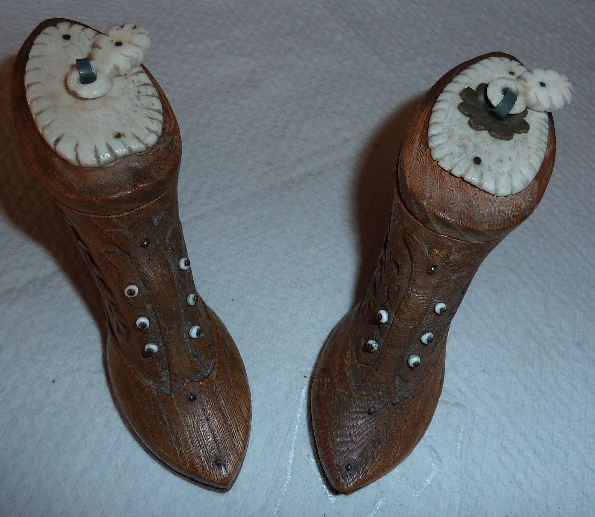 bottines en bois sculpté-photo-4