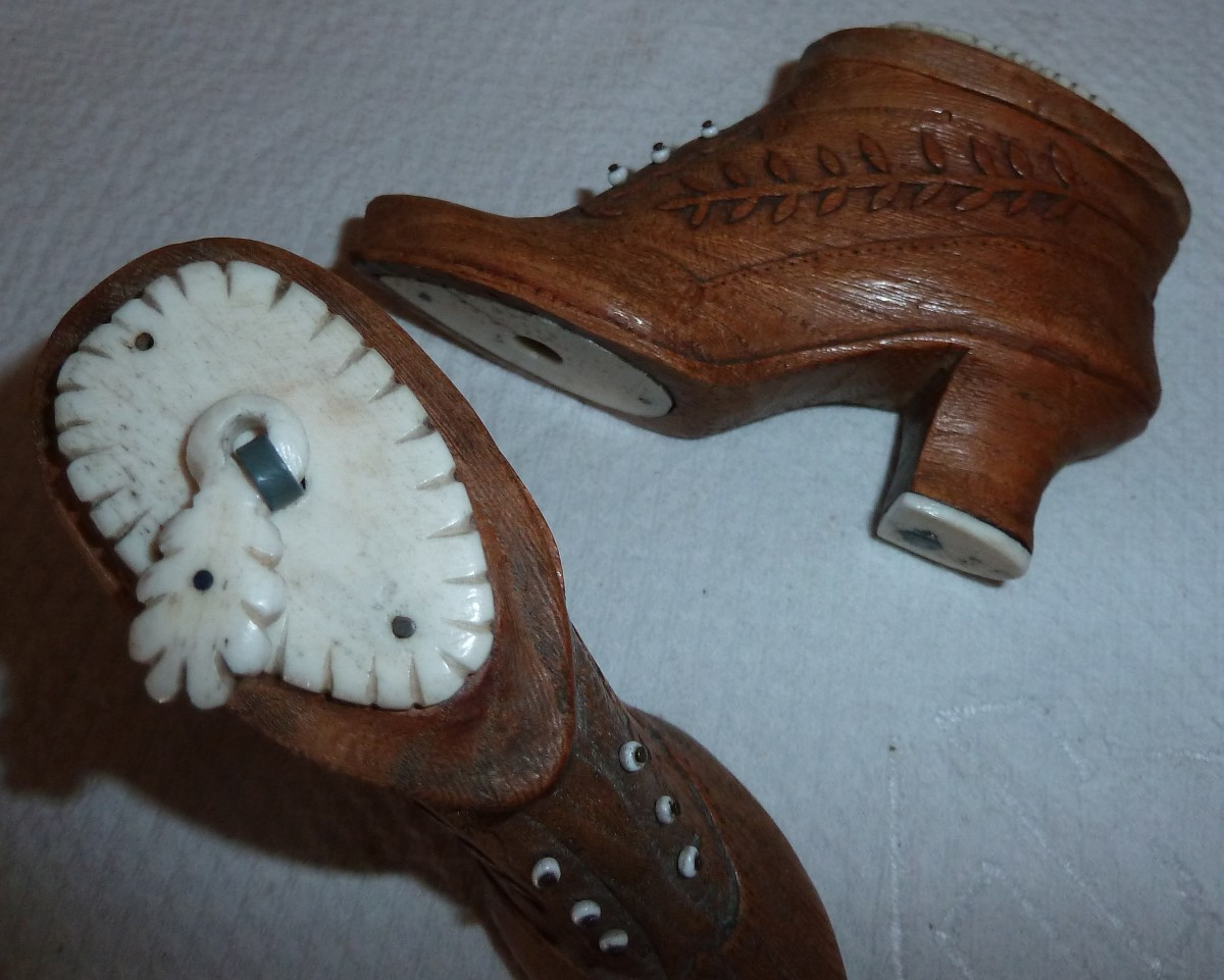 bottines en bois sculpté-photo-1