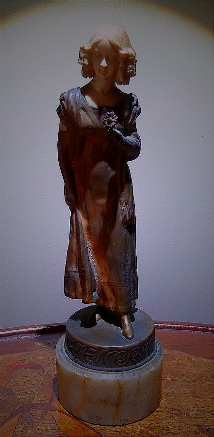 statue art nouveau