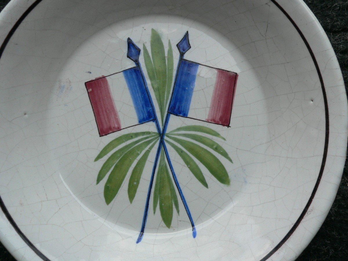 19th Century Nevers Earthenware Bowl Decorated With Tricolor Flags-photo-2