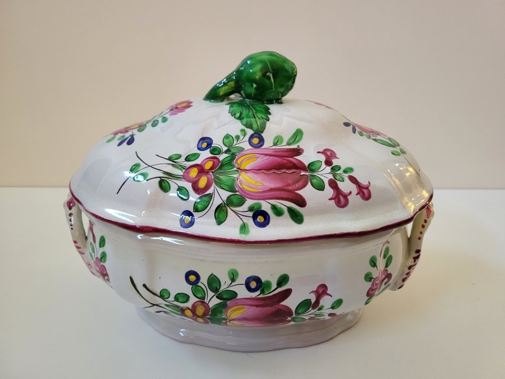 19th Century Lunéville Earthenware Soup Tureen-photo-2
