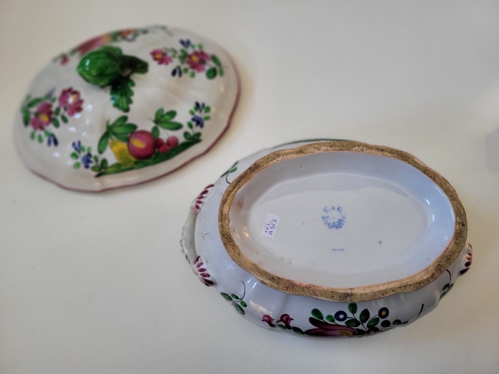 19th Century Lunéville Earthenware Soup Tureen-photo-2