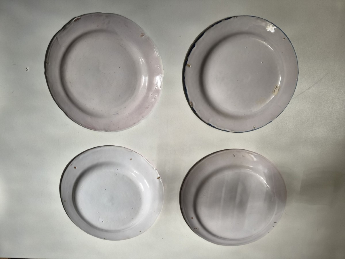 Lot De Huit Assiettes En Faïence De l'Est -photo-7