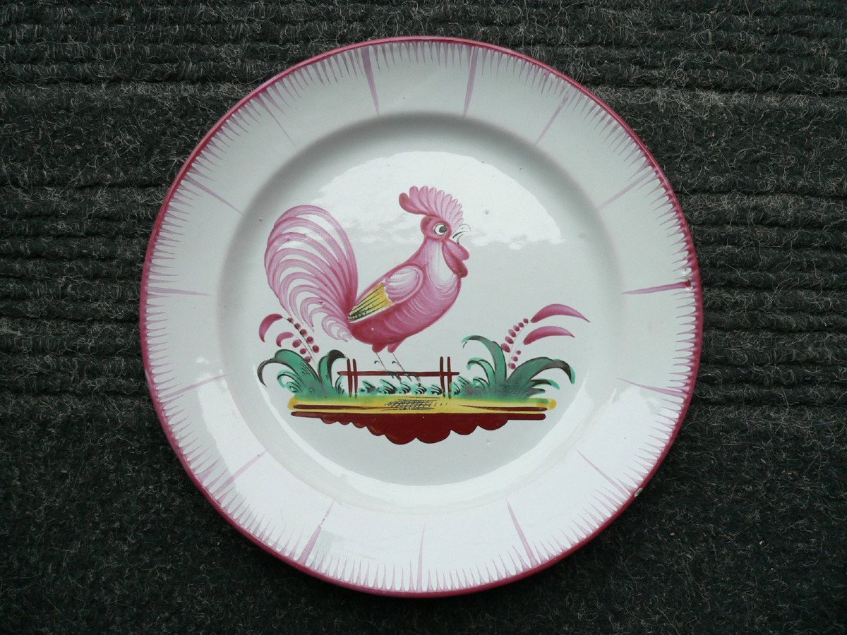 Assiette En Faïence Des Islettes XIXème à Décor Au Coq Sur Barrière