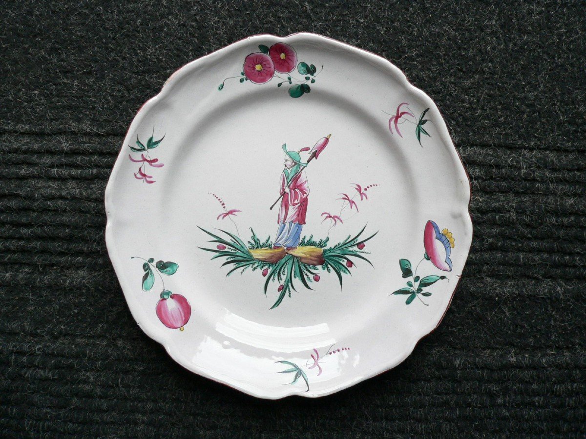 Assiette En Faïence De Lunéville XVIIIème