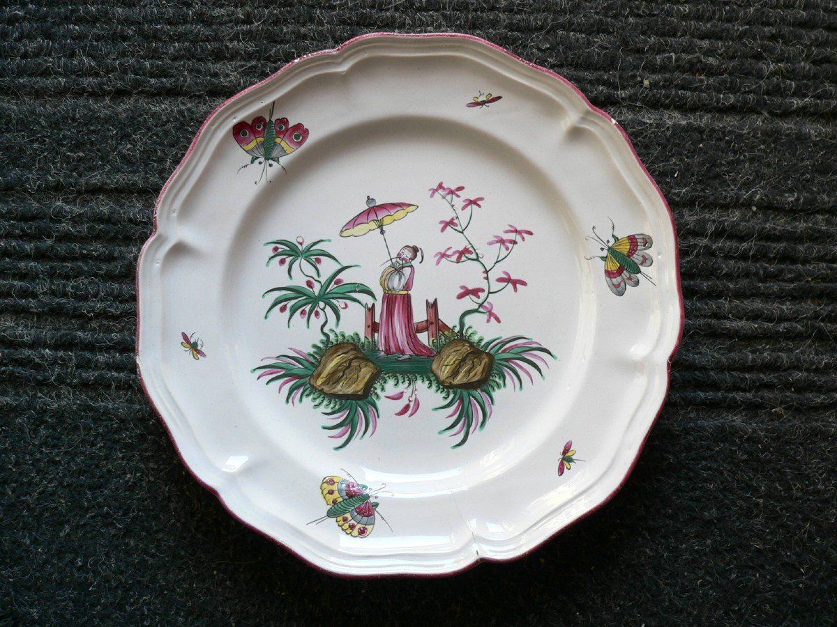 Assiette En Faïence De Lunéville XVIIIème