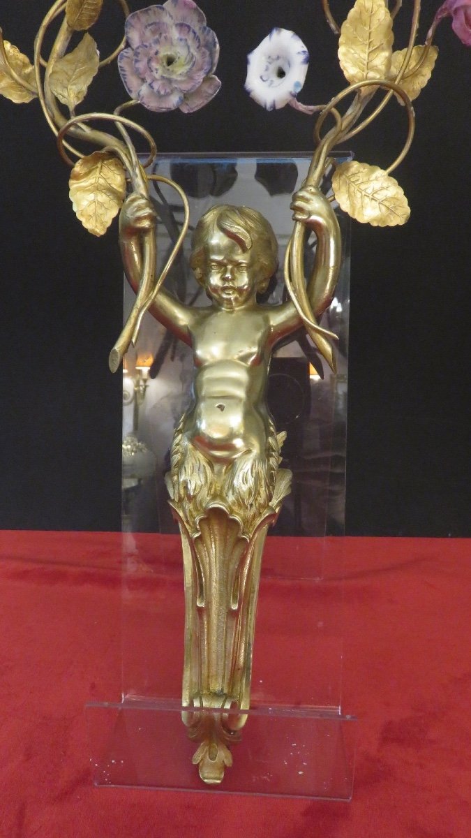 Paire d'appliques en bronze doré avec fleurs en porcelaine ,époque XIX ème-photo-4
