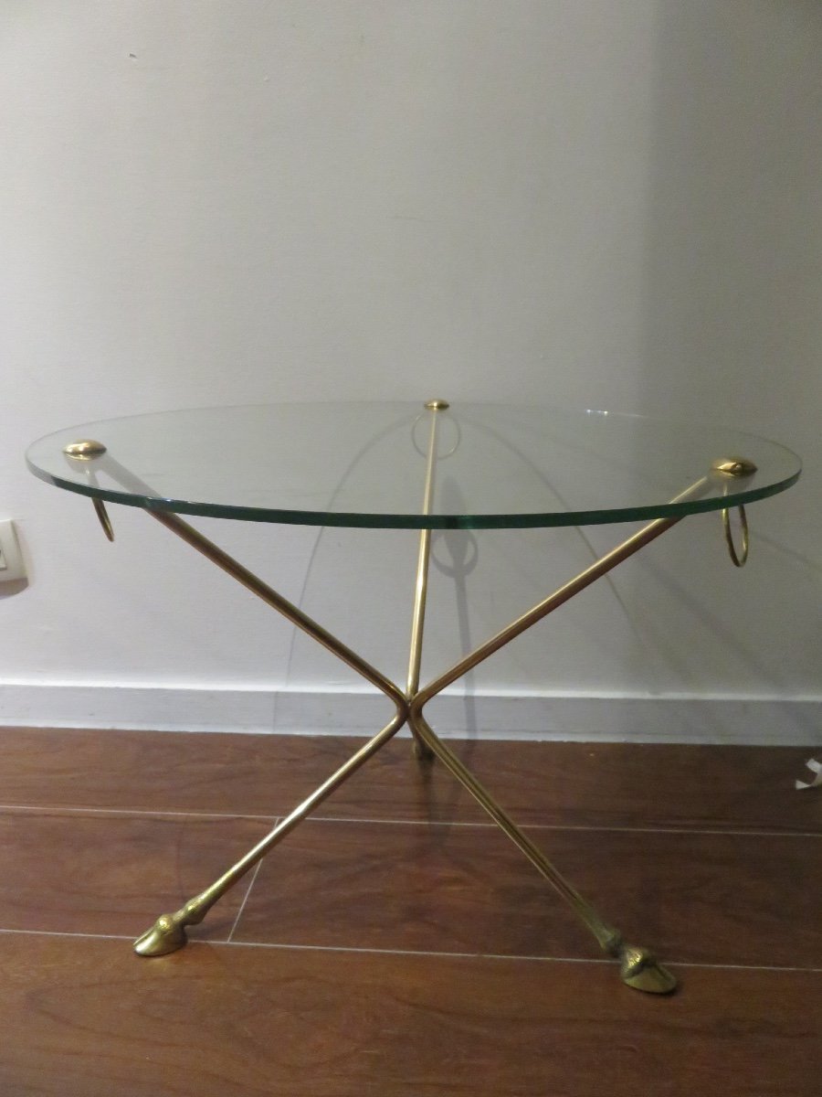 Table basse de style Néo Classique , piètement tripode en laiton ,années 1960