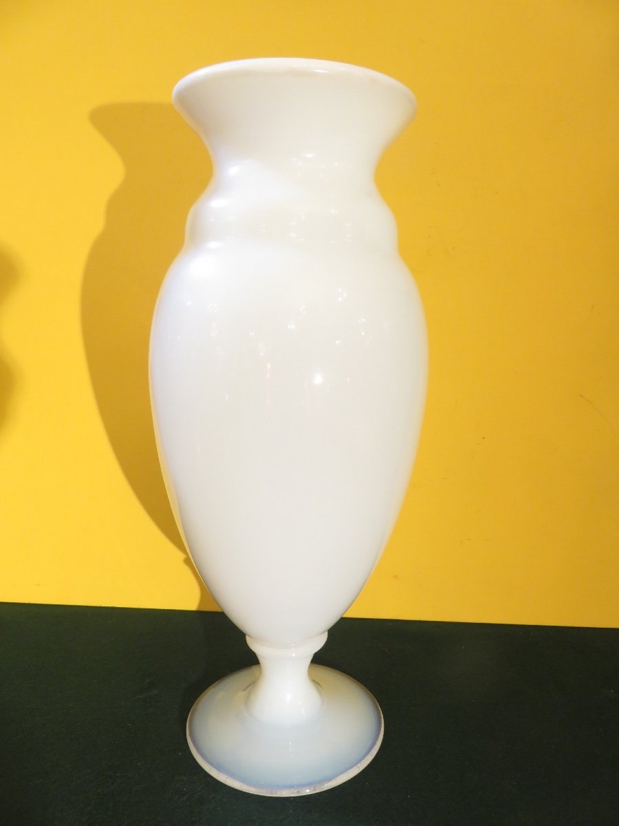 Vase balustre en opaline blanche  XIX ème  ( Hauteur 37 cm )-photo-3
