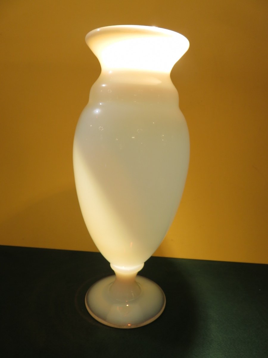 Vase balustre en opaline blanche  XIX ème  ( Hauteur 37 cm )-photo-4