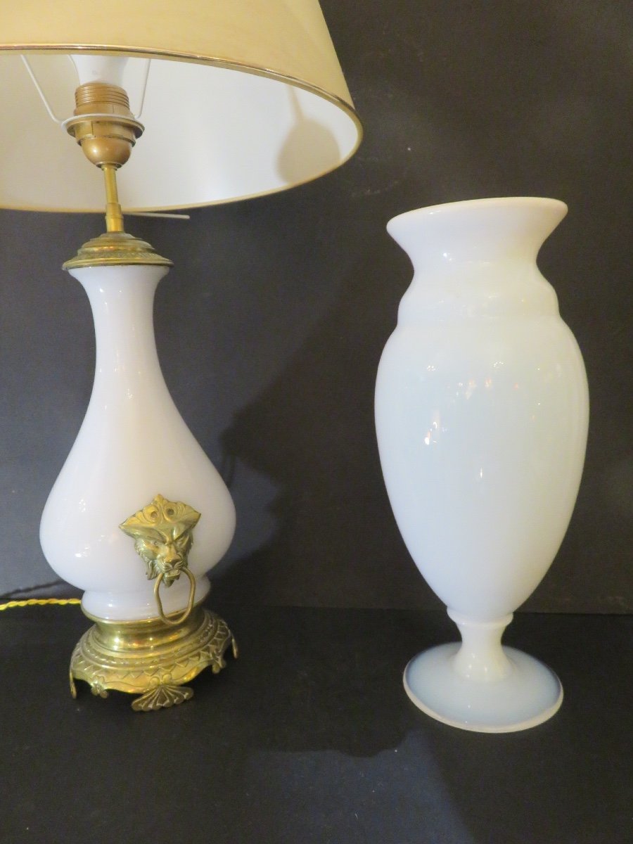 Vase balustre en opaline blanche  XIX ème  ( Hauteur 37 cm )-photo-4