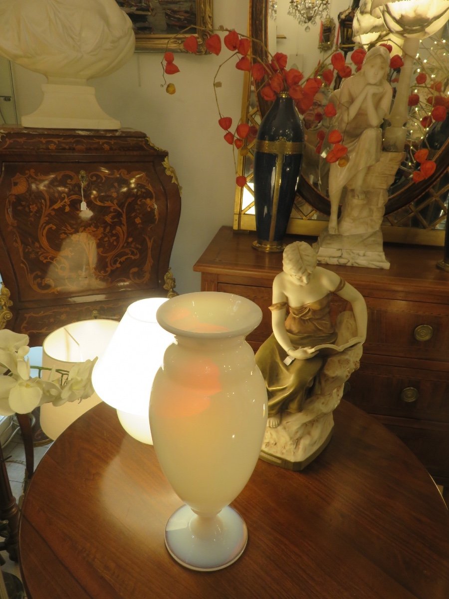 Vase balustre en opaline blanche  XIX ème  ( Hauteur 37 cm )-photo-5