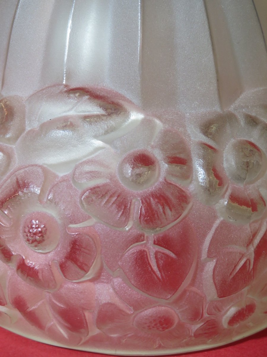 Lampe des années 1925 - 1930 en fer forgé , verre pressé au décor de fleurs -photo-2